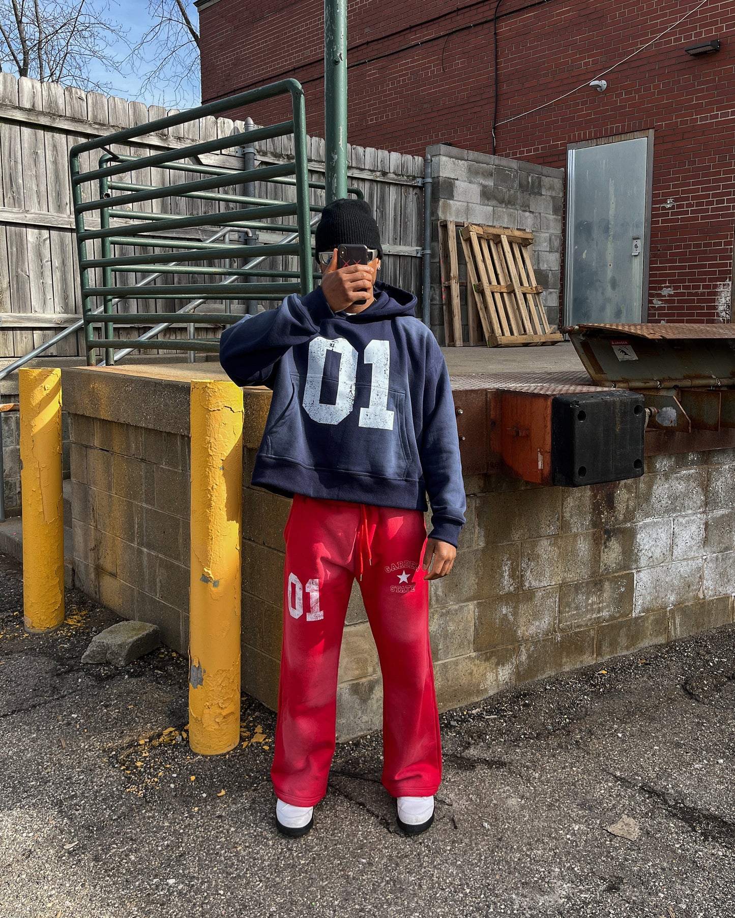 01 GARDEN Sweats (washed red)