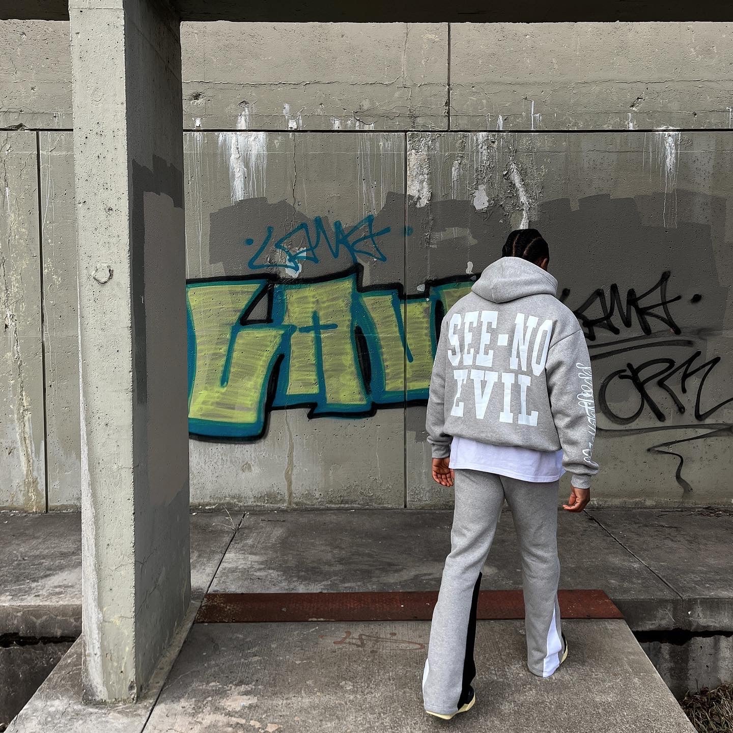 OVERSIZED PRINT LOGO HOODIE (grey)